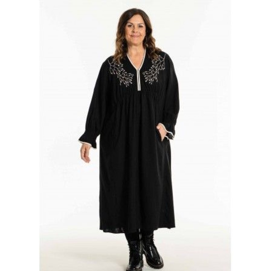 Plus Size Gozzip | Gozzip Ganna-Lis Dress - Sort Kjole Med Broderi G241011 Black