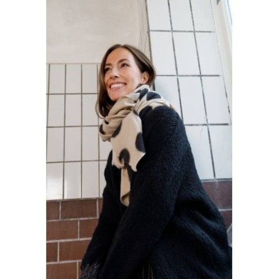 Accessories Black Colour | Black Colour Bcpoint Winter Scarf - Off White Torklaede Med Prikker 208316 Natural