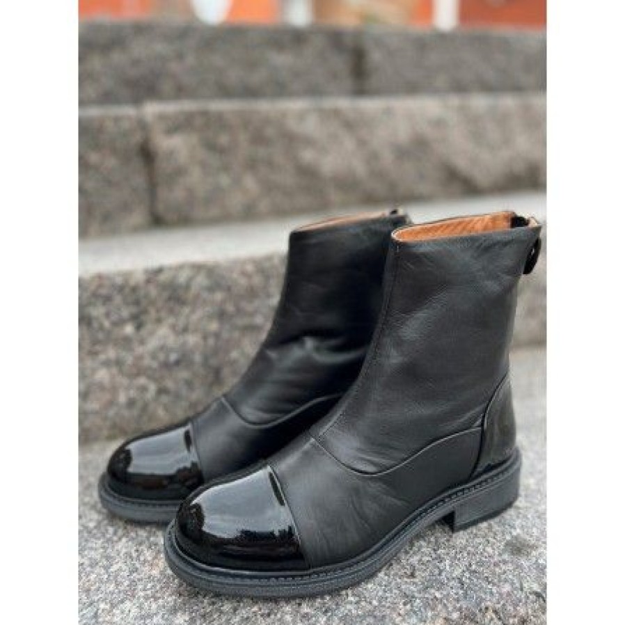 Sko Shoedesign Copenhagen | Shoedesign Copenhagen Dahlia - Sort Med Lak Detalje S221-1006 Leather-Patent Black